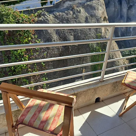 Luminoso Cerca De La Playa De