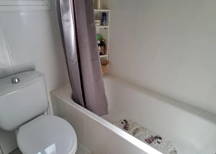 Luminoso Cerca De La Playa De 滨海托萨