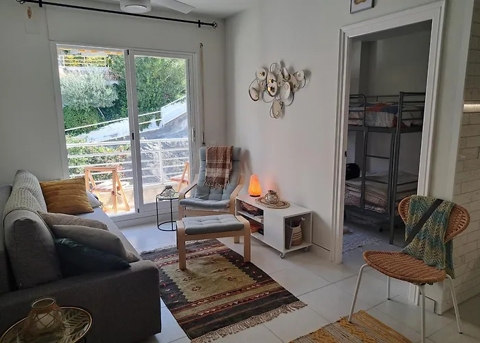 Luminoso Cerca De La Playa De